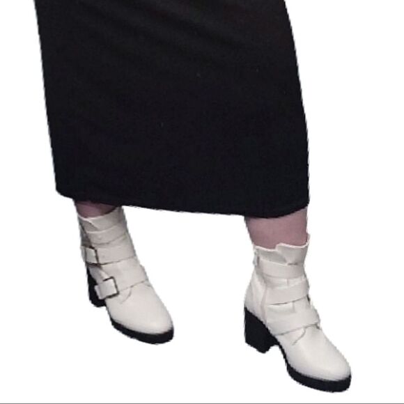 Forever 21 White Faux Leather Buckle Chunky Platform Ankle Boots Size 8 - Picture 14 of 14